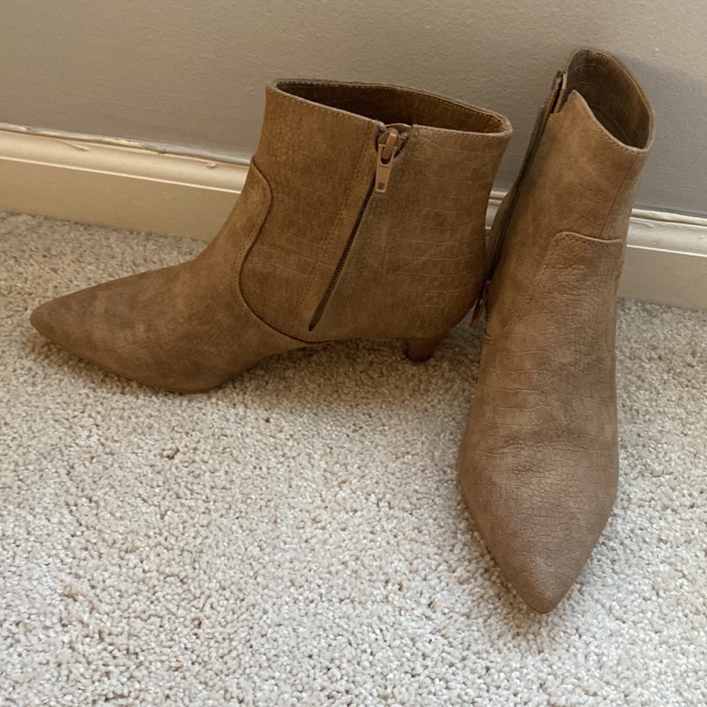 Express Beige suede booties